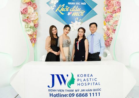 Diễn viên Thanh Trúc trầm trồ trước nhan sắc của người phụ nữ U50 sau nâng mũi