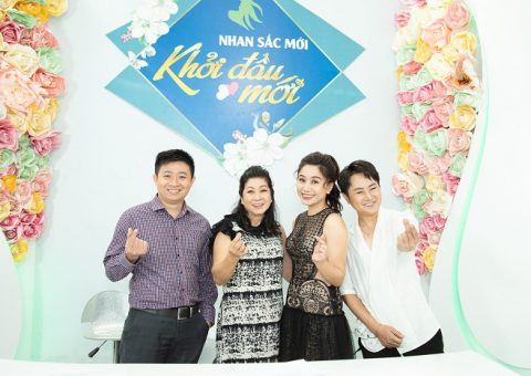 Ca sĩ Đông Quân vỡ òa trước nụ cười tươi trẻ của người phụ nữ U50
