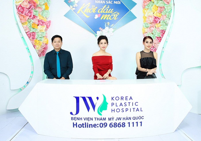 Lâm Khánh Chi không ngớt lời khen khi gặp gỡ “con bóng Long Xuyên” ngoài đời thực