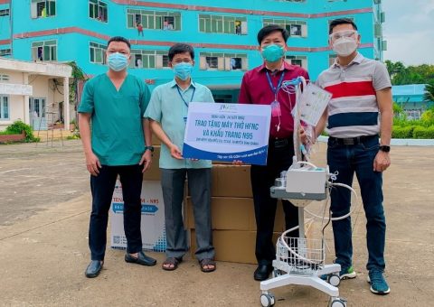 Bệnh viện JW trao tặng máy thở oxy dòng cao (HFNC) cho Bệnh viện điều trị Covid-19 Bình Chánh