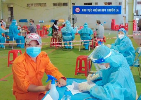 Chiến sĩ JW tiêm vaccine Covid-19 cho hơn 400 công nhân vệ sinh