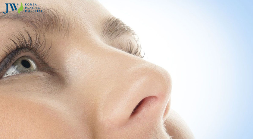 triệu chứng phổ biến sau phẫu thuật nâng mũi