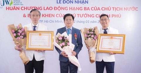 Thành công điều trị MRS bác sĩ Tú Dung nhận Huân chương Lao động 