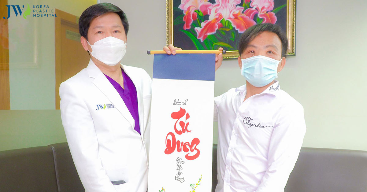 Anh Mến mặt xệ hóa trai đẹp mới nhất lần đầu du xuân tại Sài Gòn