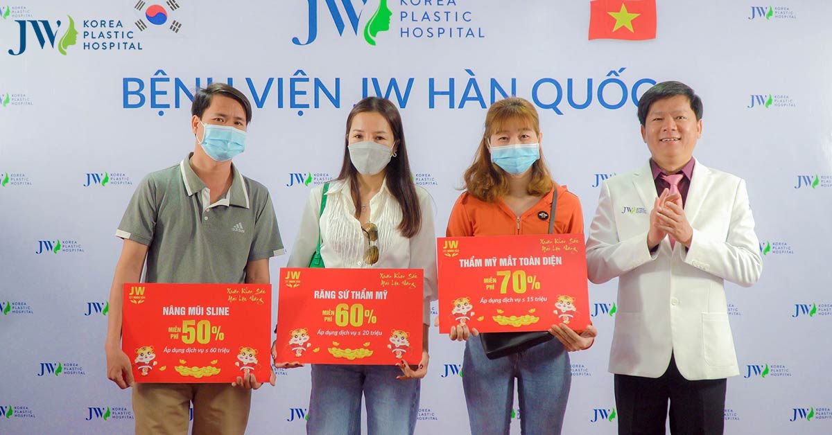 Bệnh viện JW vỡ trận, khách hàng tham dự khai xuân đông quá tải