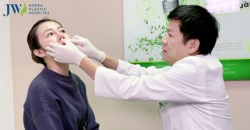 Bác sĩ nâng mũi mát tay chữa lành hàng nghìn chiếc mũi biến dạng