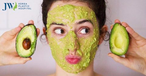 Mặt nạ bơ trị thâm, nám, tàn nhang bằng bơ tại nhà an toàn hiệu quả