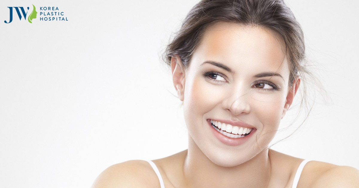 Nâng mũi có được cười không? Cách để có nụ cười tự tin sau nâng mũi