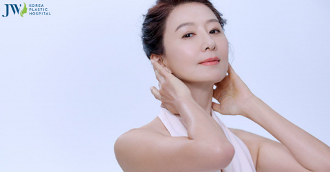 Bà ngoại U60 chia sẻ bí quyết trẻ như U40 nhờ Cải lão gương mặt 3M