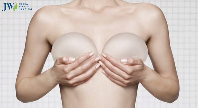Nâng ngực nội soi có an toàn