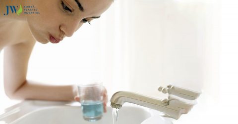 Bác sĩ sẽ nói gì về việc lạm dụng nước súc miệng sẽ gây hư răng