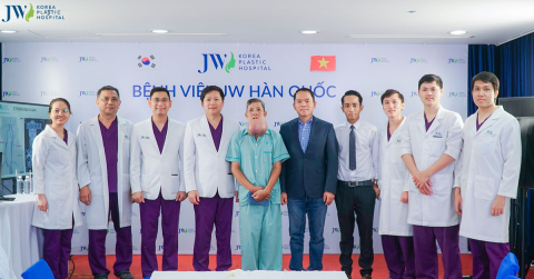 Chuyên gia y học đa quốc gia bế tắc giải mã căn bệnh của người đàn ông mặt u khổng lồ