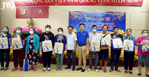 Tết chia sẻ hành trình ngày 3 mang Tết đến những mảnh đời bất hạnh bị lãng quên giữa lòng Sài Gòn