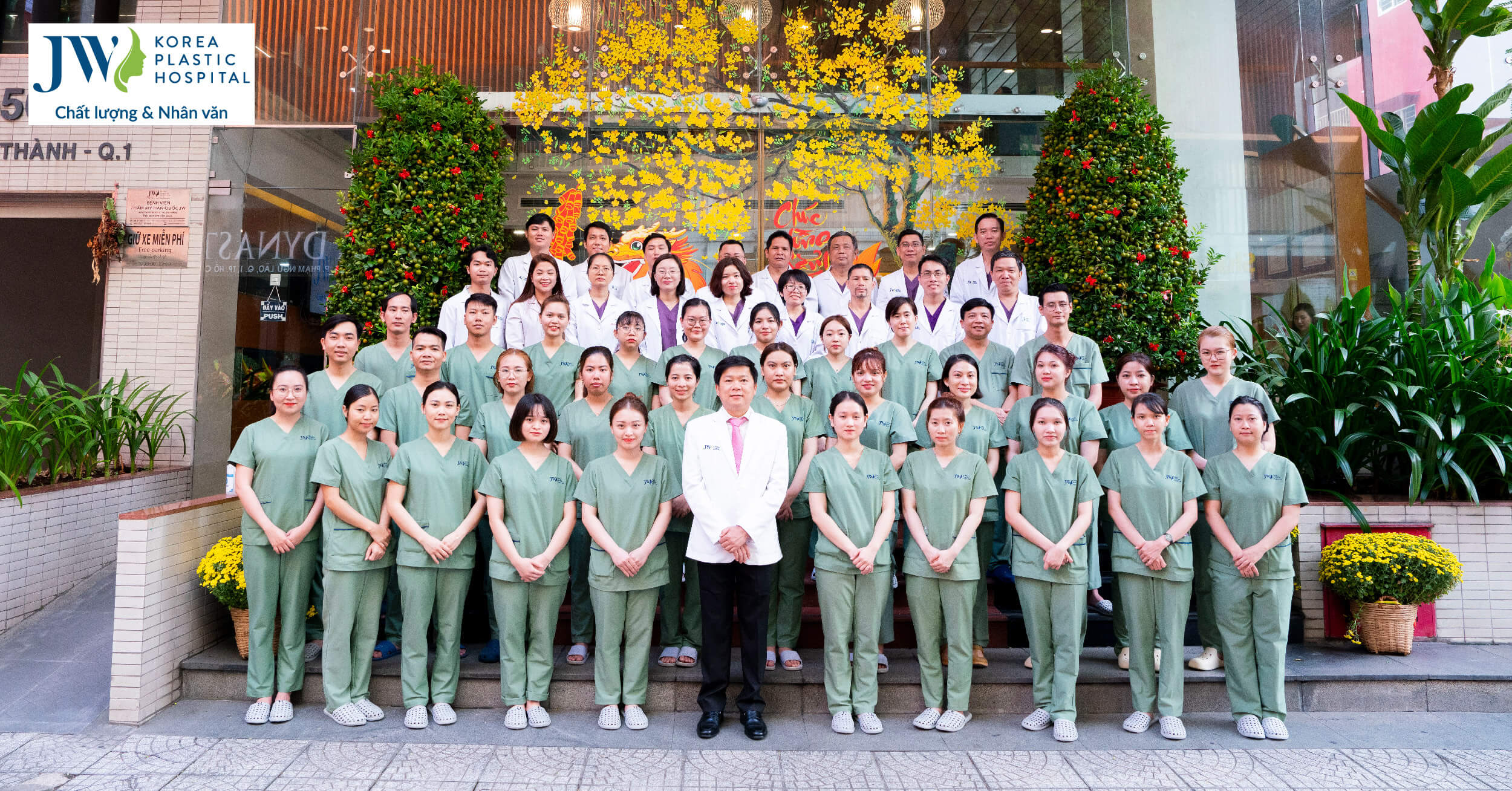 Mùng 10 Thần tài, nhiều chị em thi nhau đến Bệnh viện JW phẫu thuật thẩm mỹ 