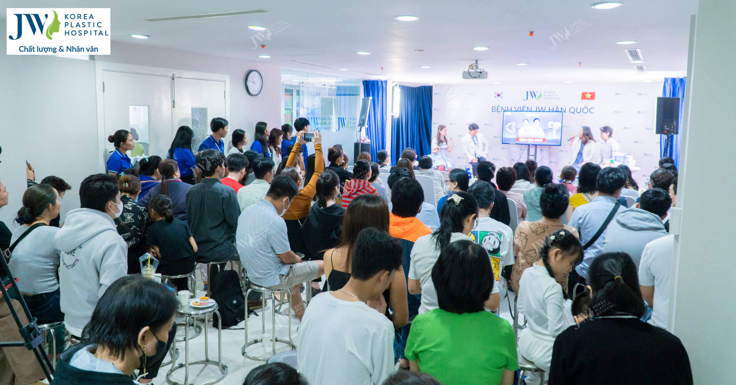 Khoa Răng Hàm Mặt Bệnh viện JW “bốc cháy” vì sức nóng 1000 học sinh và phụ huynh