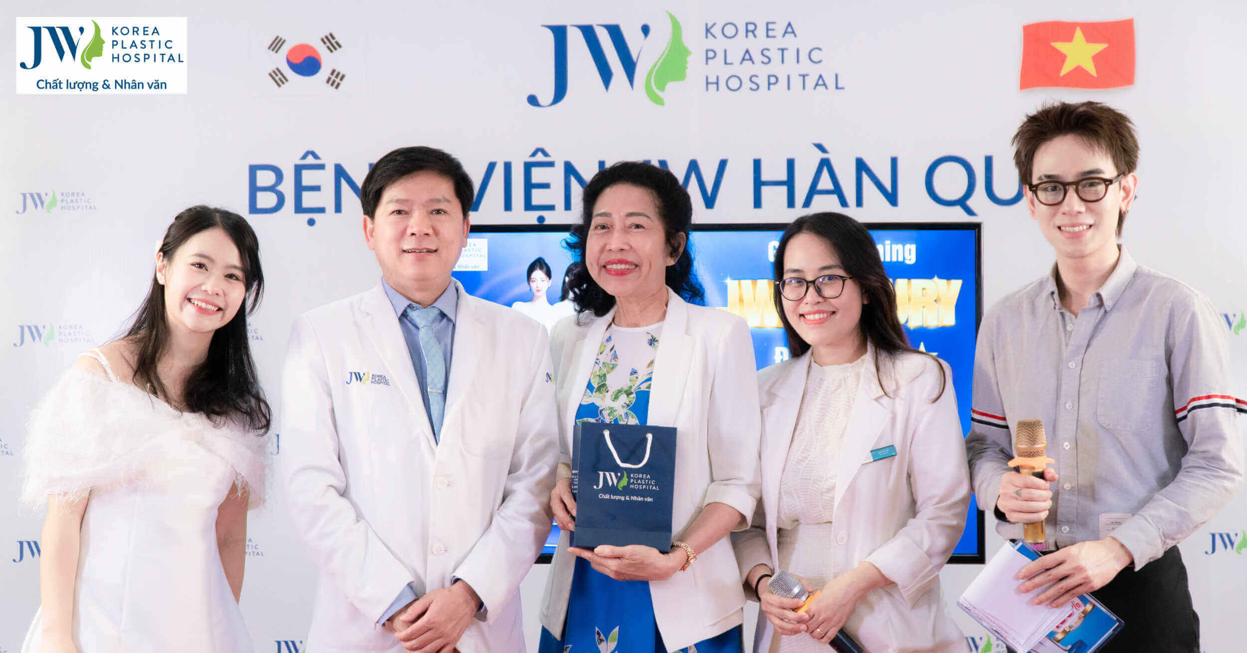 Chúc mừng khai trương JW Luxury: Hàng trăm khách hàng đến trải nghiệm công nghệ mới