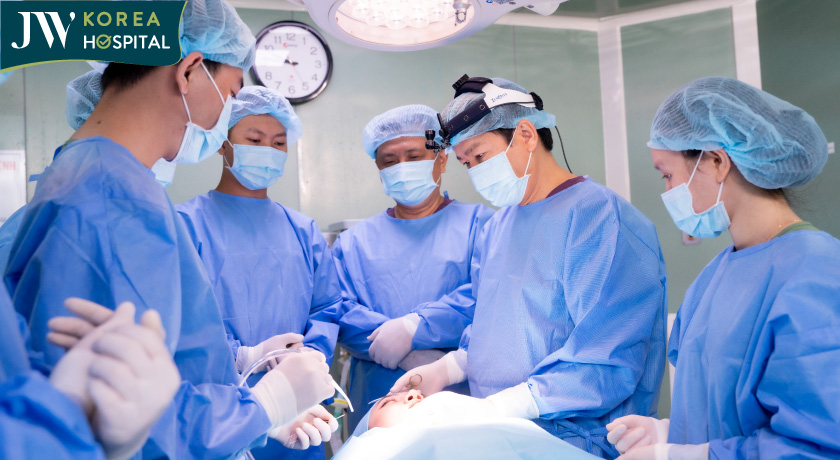Ca phẫu thuật tại Bệnh viện JW được thực hiện trong môi trường vô trùng, an toàn, đạt chuẩn y khoa