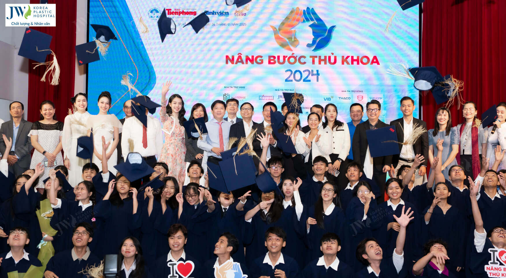 nang buoc thu khoa 2024