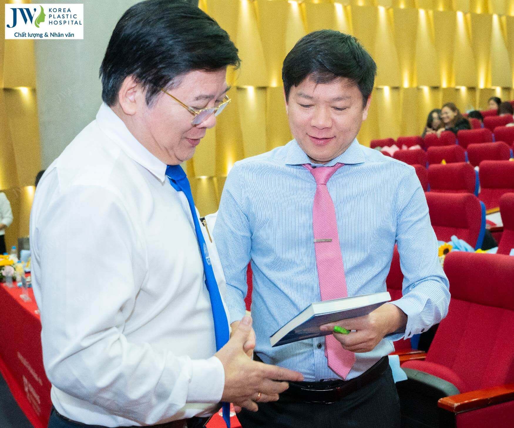 bac si tu dung tang sach