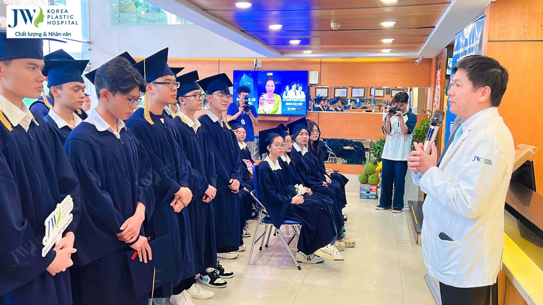 tap-the-65-sinh-vien