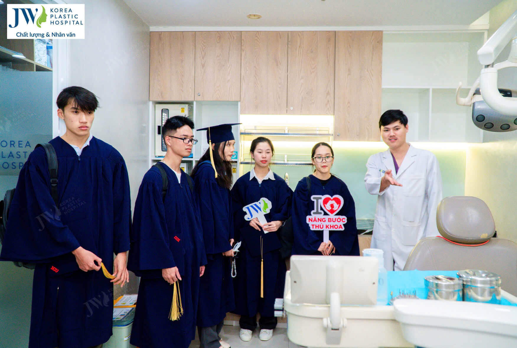 tham-quan-khu-vuc-lau-2