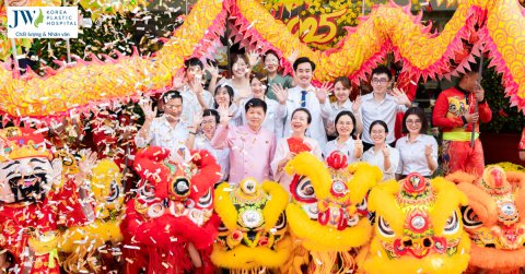 Bệnh viện JW múa lân tưng bừng Mùng 10 Vía thần tài khai xuân rộn ràng