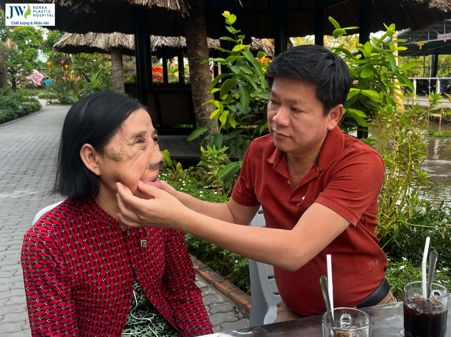 bac si tu dung mo tu thien cho co mang mien tay