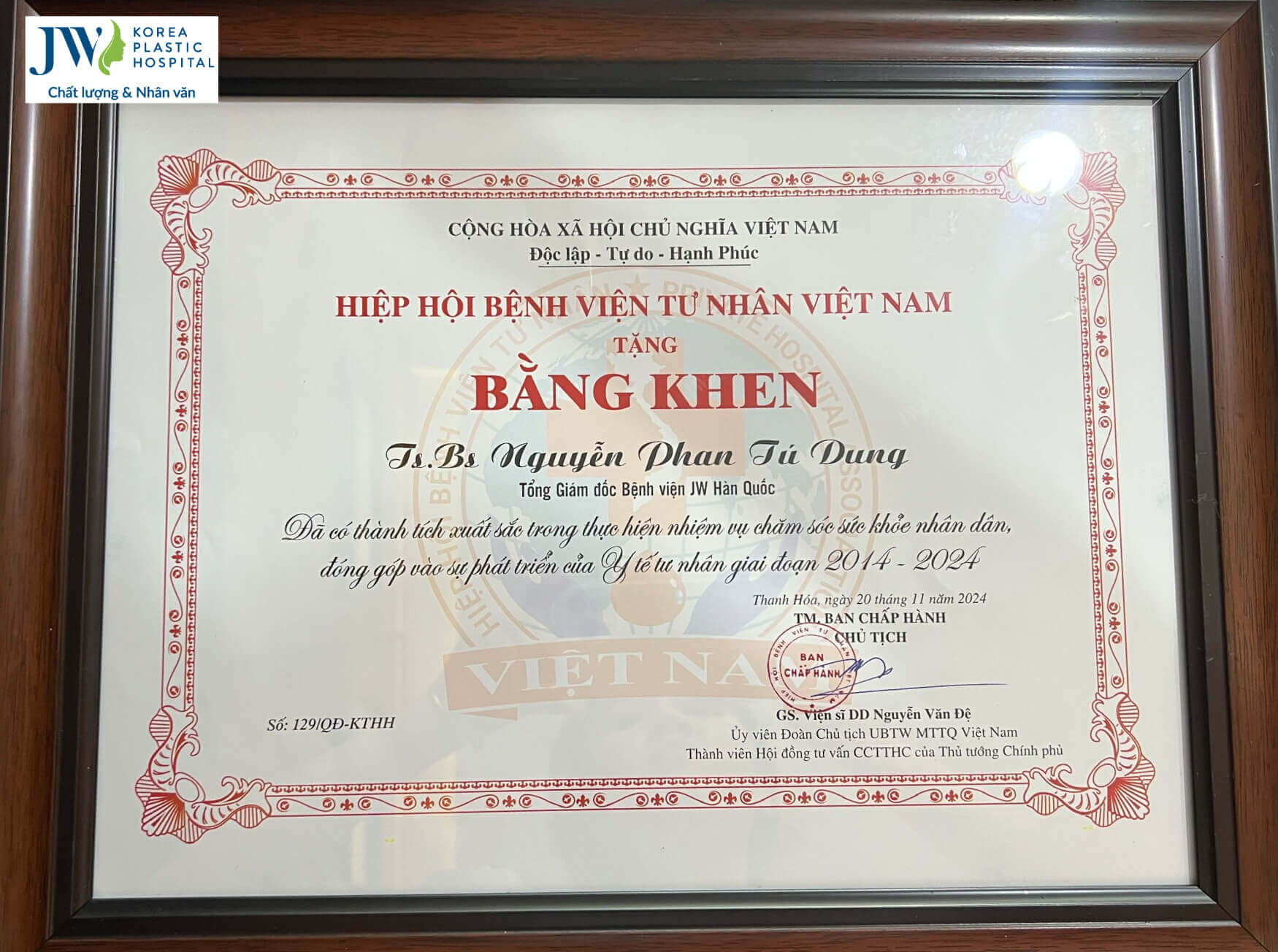 bang-khen-bac-si-tu-dung