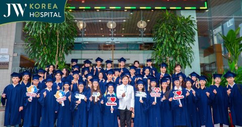 Lần đầu tiên 65 thủ khoa Đại học 2024 xuất hiện tại Bệnh viện JW Hàn Quốc