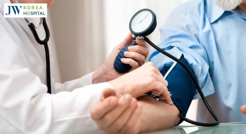 So sánh chi phí trọn gói khám tổng quát và tầm soát ung thư