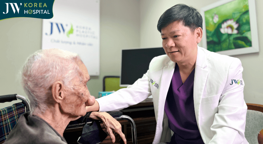 cụ bà gần 100 tuổi đến gặp bác sĩ Tú Dung cắt khối u