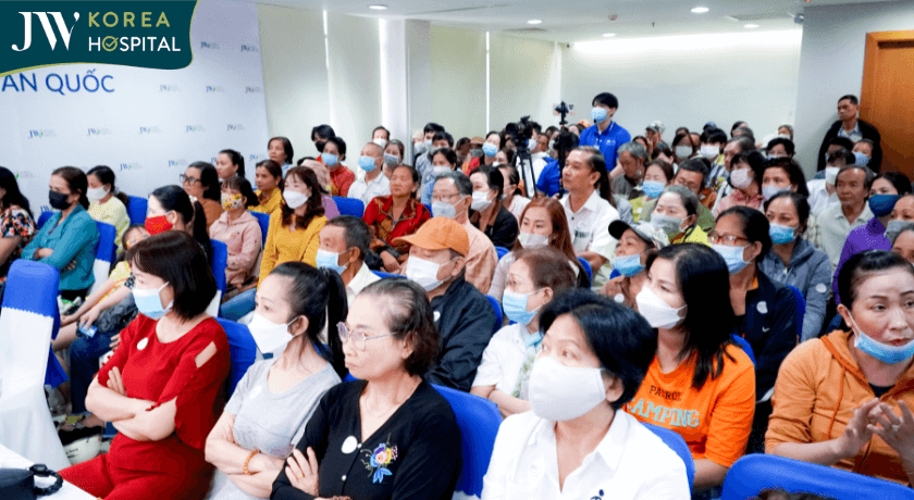 khách hàng tham dự sự kiện cơ hội bốc thăm miễn phí 95%