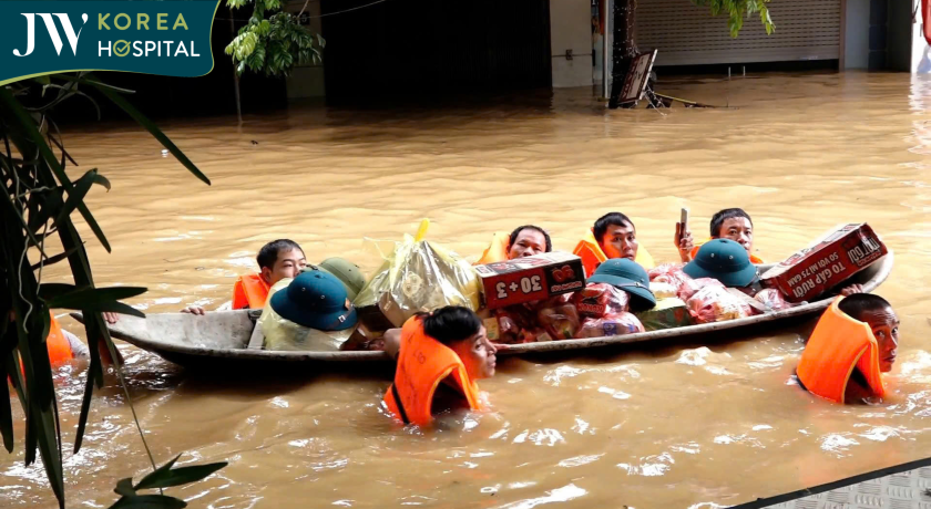 Người dân miền Trung hứng chịu hậu quả nặng nề của bão lũ