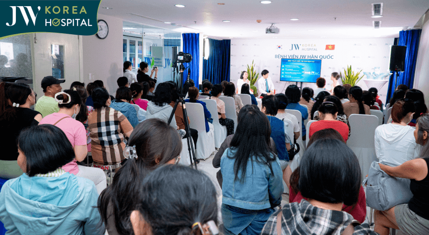 Khách hàng đến đông kín hội trường bệnh viện JW Hàn Quốc