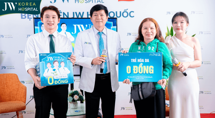 khách hàng may mắn trúng giải thưởng đặc biệt của Bệnh viện JW