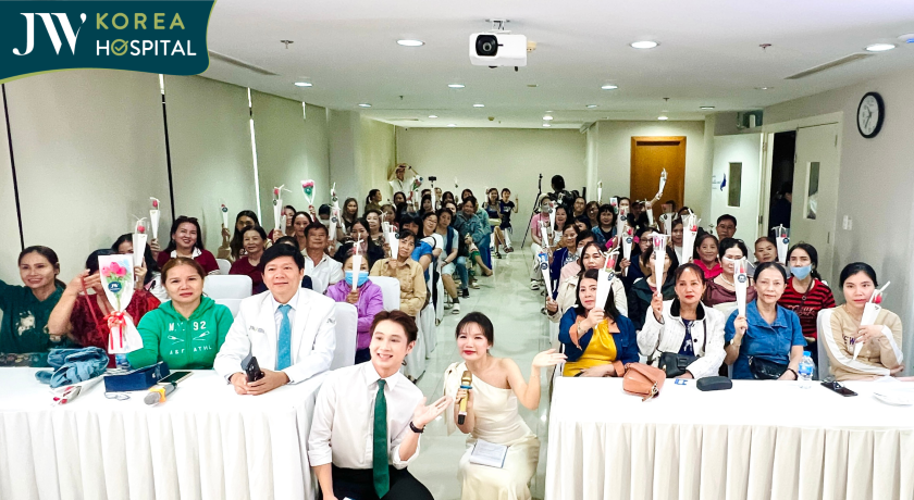 cả hội trường cùng nhau chụp 1 tấm hình kỷ niệm thật đẹp