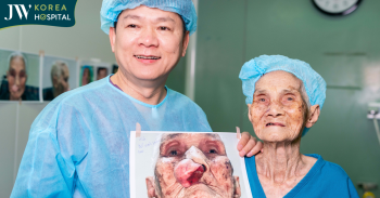 Bác sĩ Tú Dung nghẹt thở phẫu thuật cắt khối bướu quỷ cho cụ bà 100 tuổi