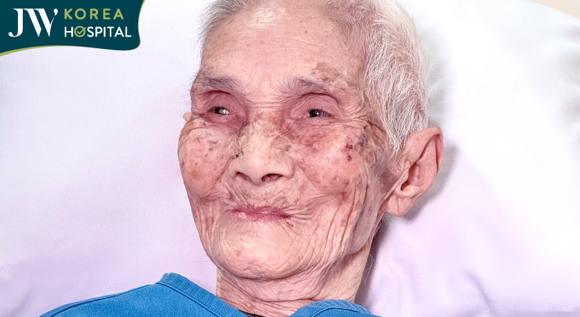 Cụ Lê Thị Khoan nở nụ cười sau hơn 30 năm sống trong đau khổ bị khối u chèn ép đường thở