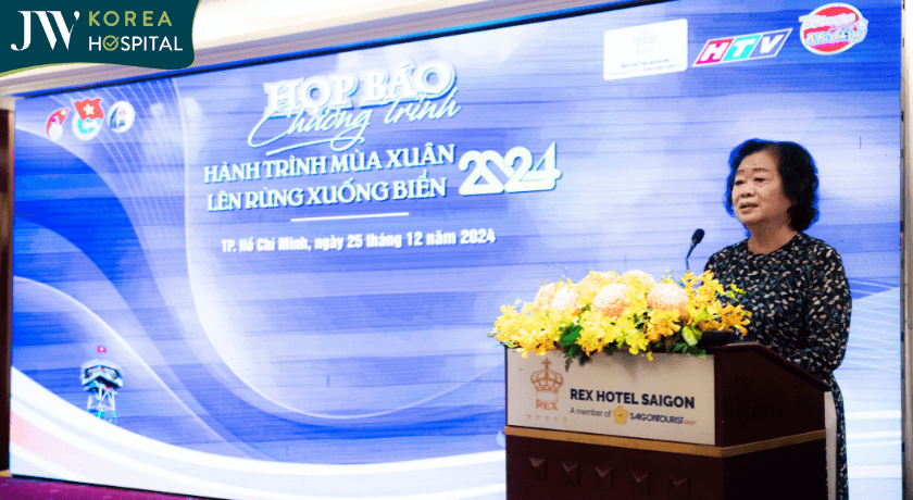 bà Trương Mỹ Hoa đại diện phát biểu trong buổi ký kết