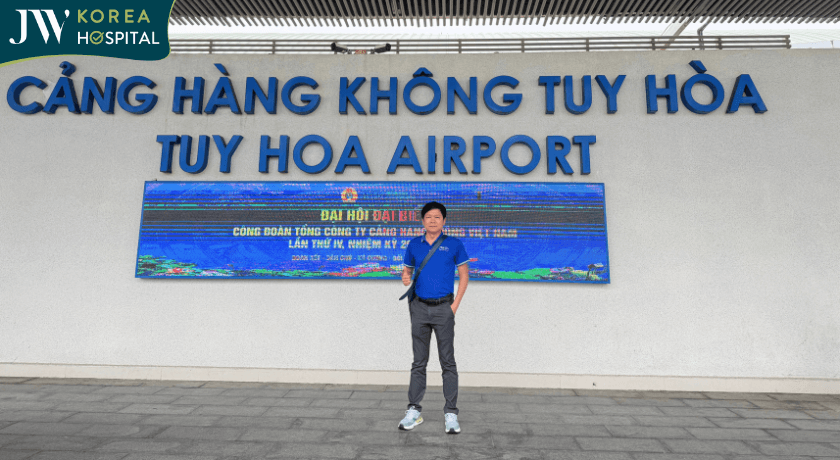 Bác sĩ Tú Dung có mặt sớm tại Sân bay Tuy Hòa rất sớm