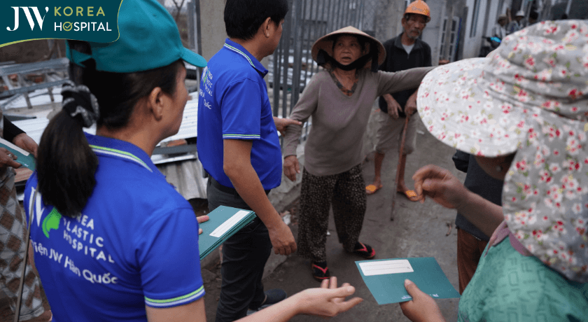 bác sĩ tú dung đau lòng khi nghe người dân kể lại