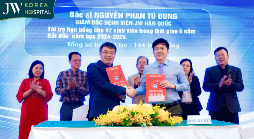 bác sĩ tú dung tiếp tục ký kết quỹ học bổng cho sinh viên Y Khoa