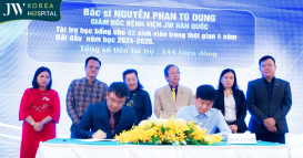 bác sĩ tú dung trong buổi ký kết hỗ trợ sinh viên y khoa