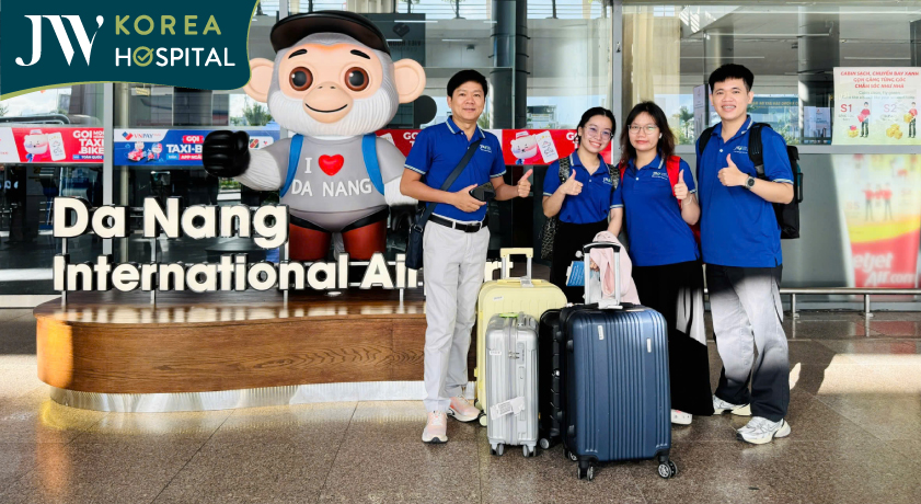 bác sĩ Tú Dung cùng đoàn thiện nguyện JW có mặt tại Sân bay Đà Nẵng