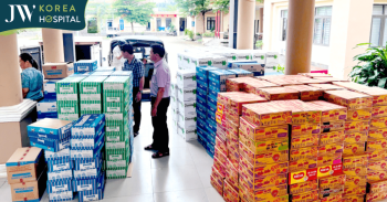 Hàng trăm phần quà nghĩa tình từ Bệnh viện JW Hàn Quốc gửi đến bà con vùng lũ xã Bà Nà, Đà Nẵng