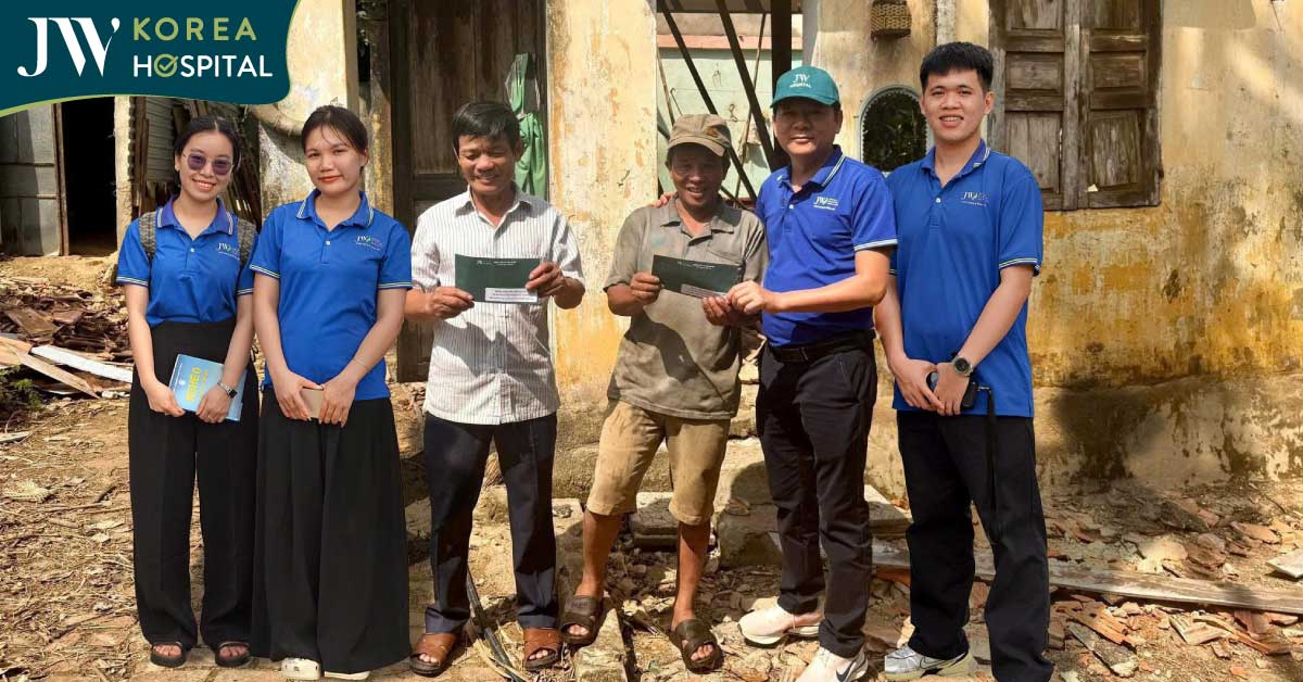 Bác sĩ Tú Dung cởi bỏ áo Blouse trắng về miền Trung cứu trợ đồng bào