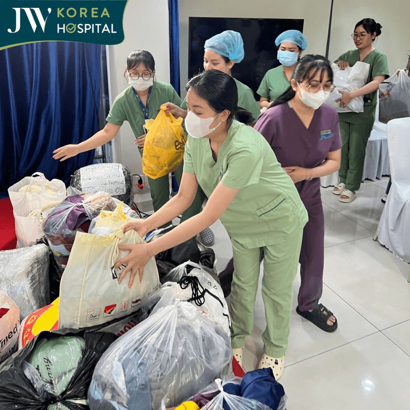 Từng thành viên JW đều hưởng ứng quyên góp quần áo hỗ trợ miền Trung sau lũ