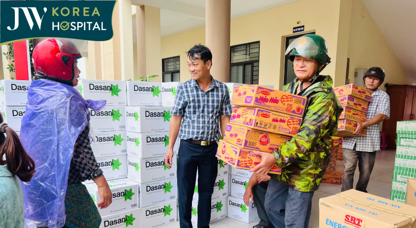 những phần quà từ Bệnh viện JW đã được sẵn sàng trao cho bà con miền Trung