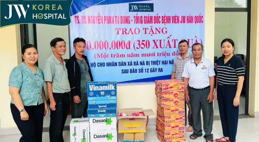 bà con miền Trung đã nhận được các phần quà hỗ trợ từ Bệnh viện JW