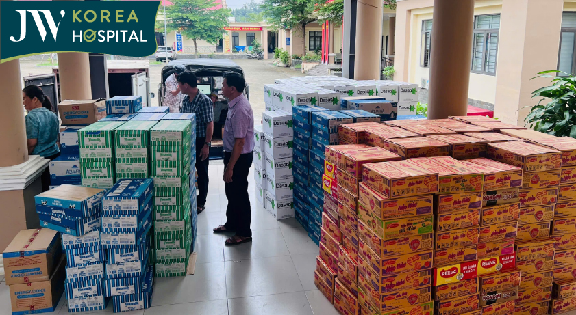 Lương thực, thực phẩm đã được chuẩn bị để đưa đến tay bà con miền Trung gặp thiệt hại do bão số 13 để lại